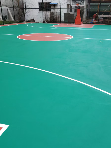 兰陵 球场长期使用易出现地面开裂